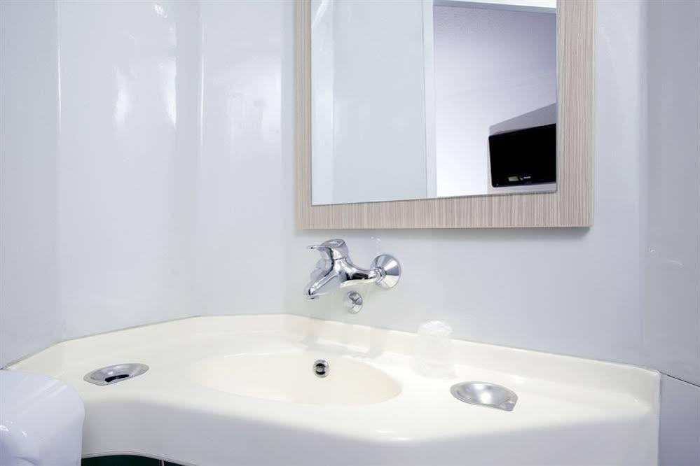 พรีเมียรคลาสเมียอักซ์แนนเตอิลเลสเมียอักซ์ Hotel Nanteuil-les-Meaux ภายนอก รูปภาพ