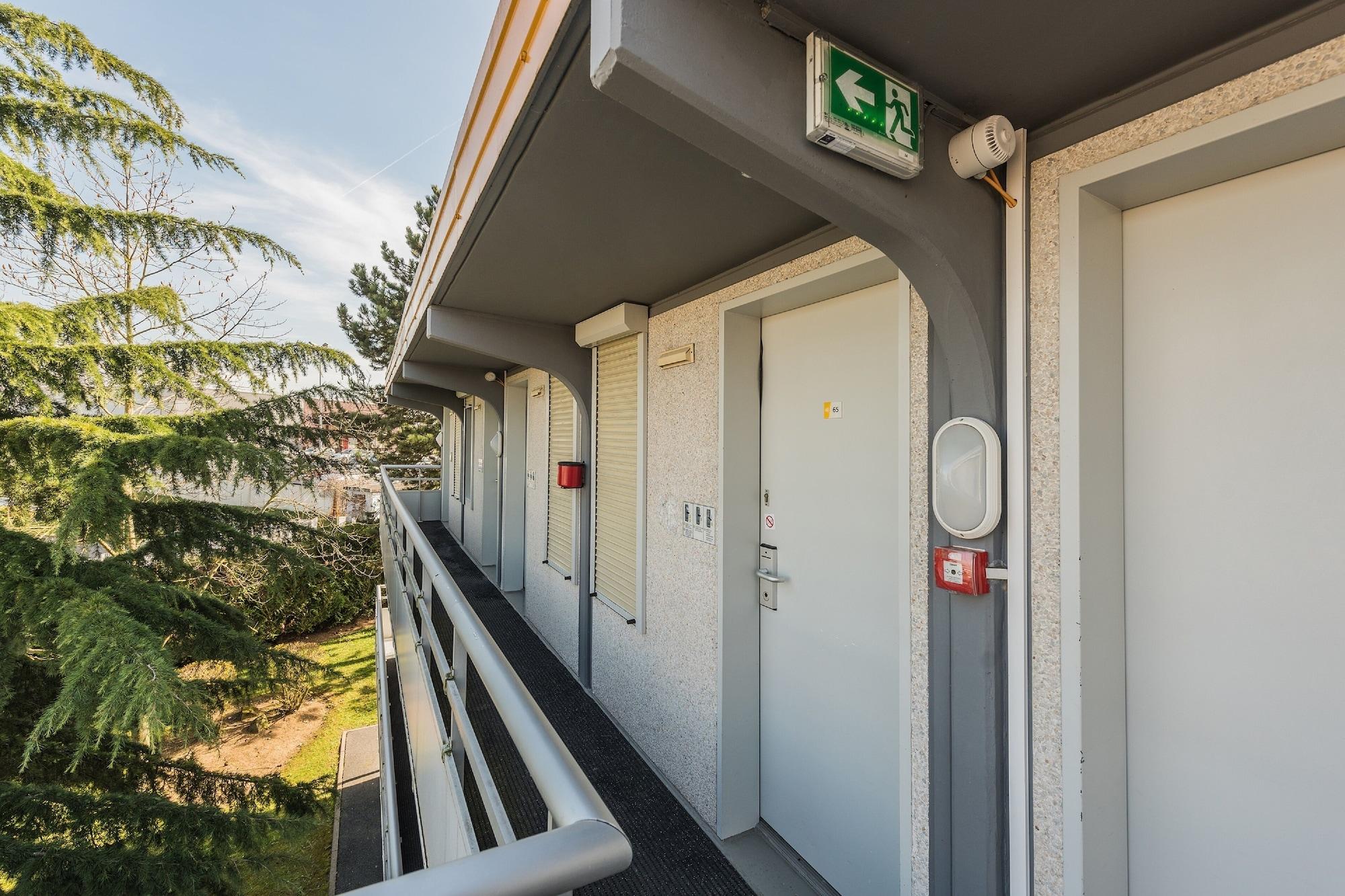 พรีเมียรคลาสเมียอักซ์แนนเตอิลเลสเมียอักซ์ Hotel Nanteuil-les-Meaux ภายนอก รูปภาพ