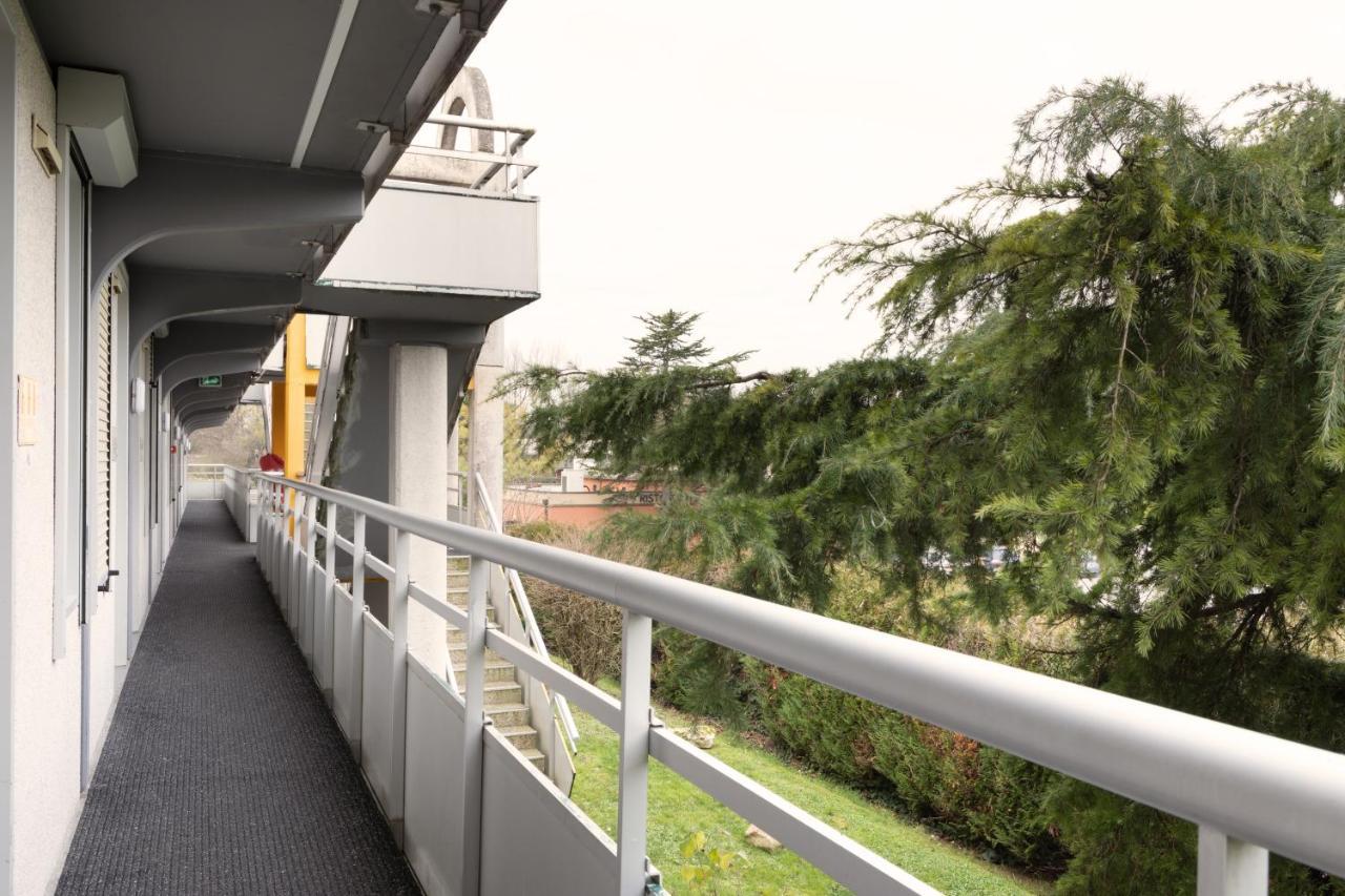 พรีเมียรคลาสเมียอักซ์แนนเตอิลเลสเมียอักซ์ Hotel Nanteuil-les-Meaux ภายนอก รูปภาพ